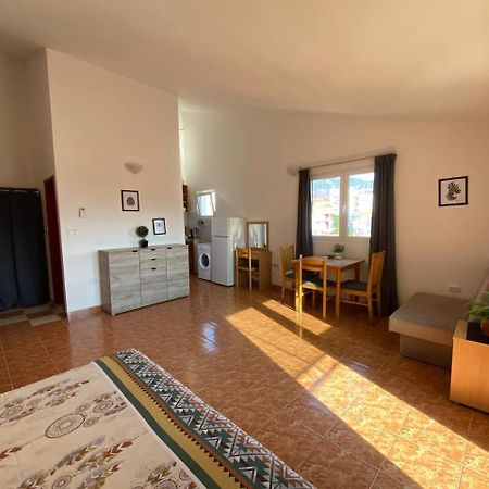Alina'S Apartment Bečići Екстериор снимка