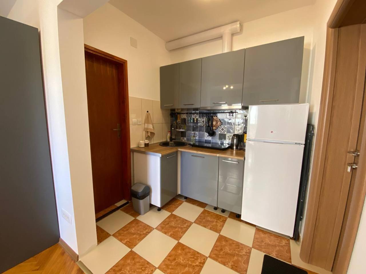 Alina'S Apartment Bečići Екстериор снимка