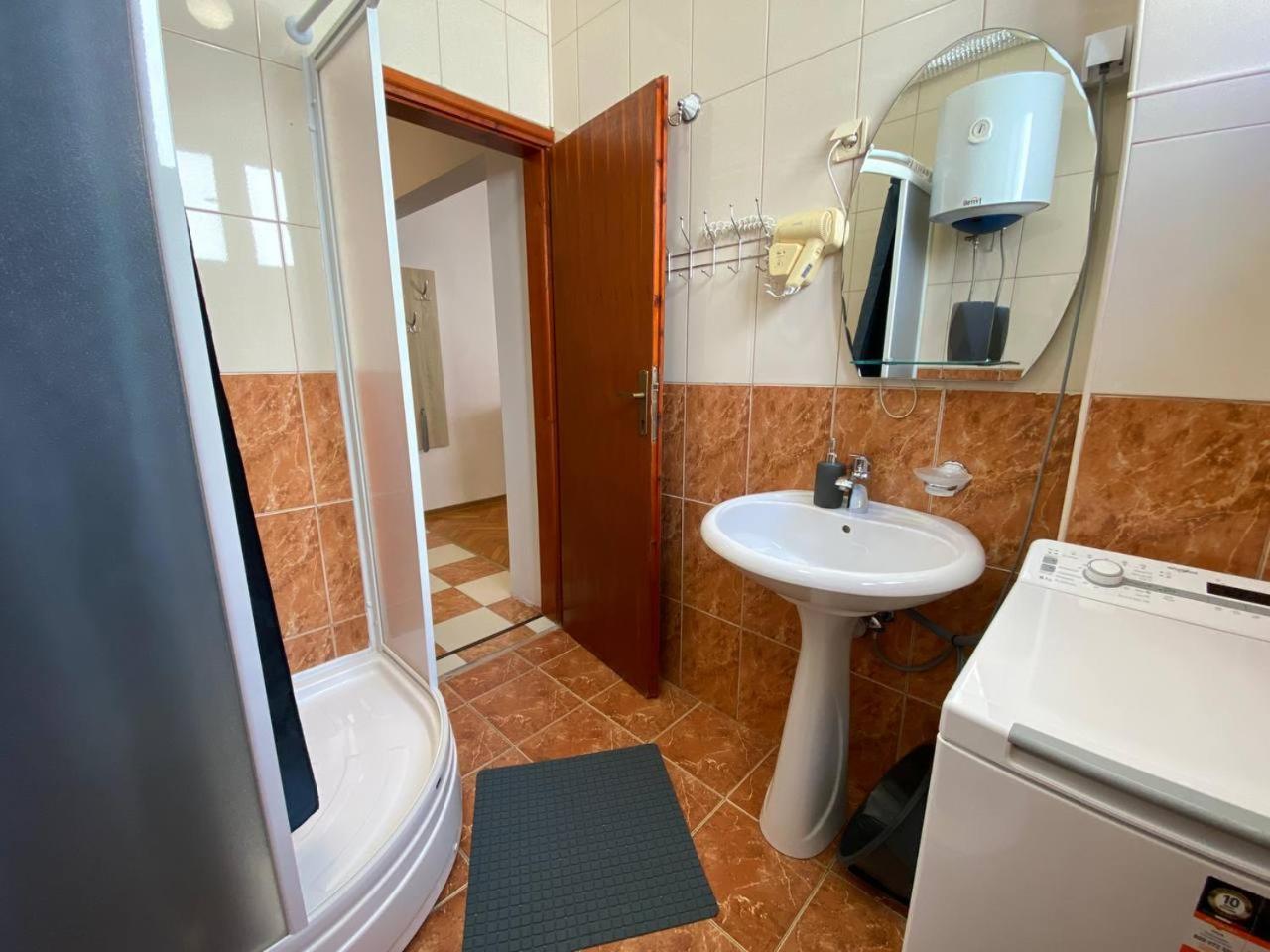 Alina'S Apartment Bečići Екстериор снимка