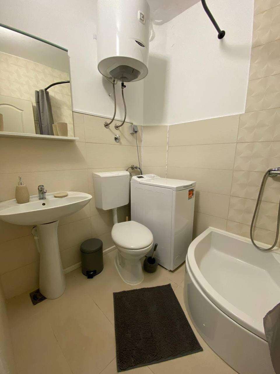 Alina'S Apartment Bečići Екстериор снимка