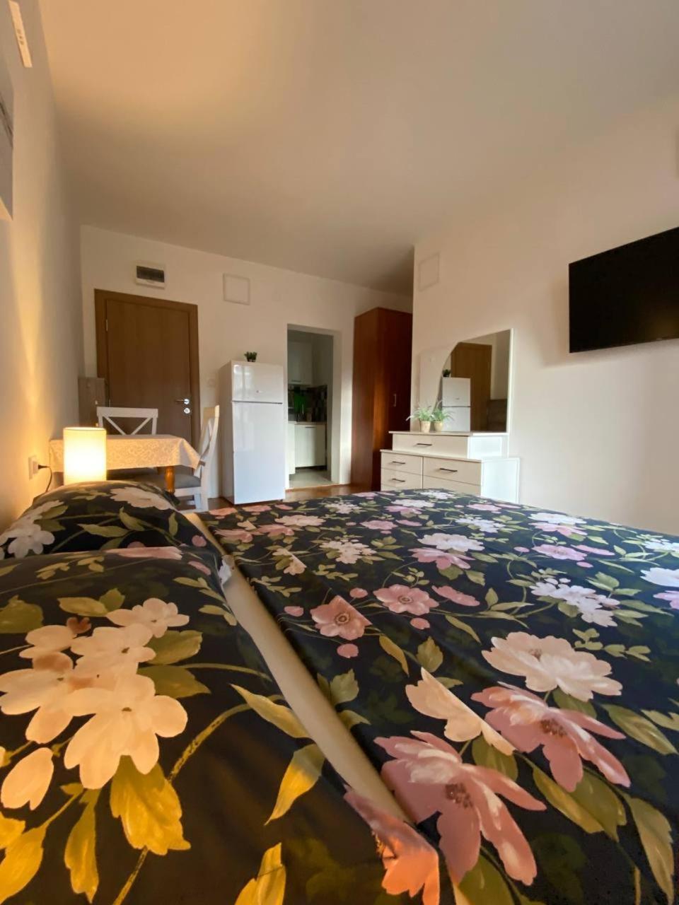 Alina'S Apartment Bečići Екстериор снимка