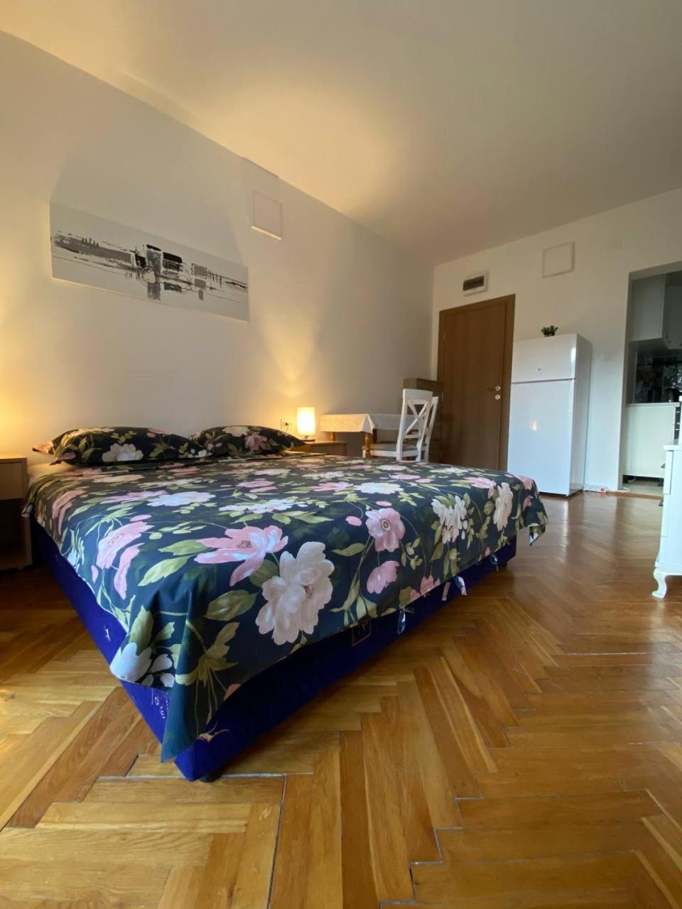 Alina'S Apartment Bečići Екстериор снимка